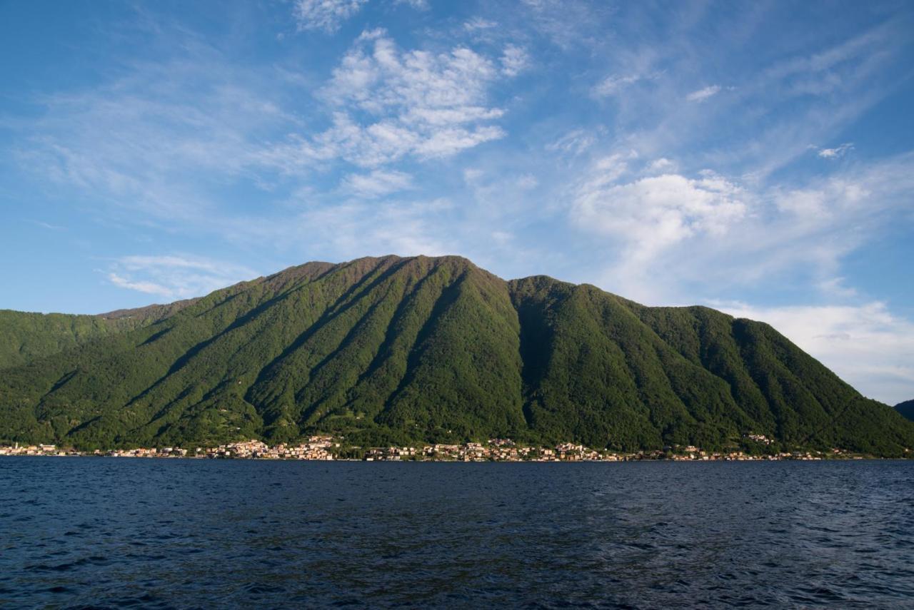 Mansarda I Cipressi Lägenhet Lenno Exteriör bild
